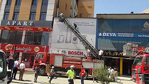 Ağrı'da bir işyerinde çıkan yangına yapılan geç müdahale yangının başka iş yerine sıçramasına sebep oldu 