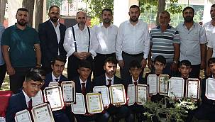 Ağrı’da hafızlığını tamamlayan öğrenciler belgelerini aldı