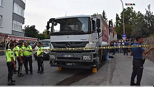 Çöp kamyonunun altında kalan çocuk hayatını kaybetti