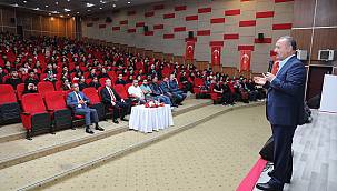 Ağrı’da lise öğrencilerine yönelik “Fuat Sezgin ve İslam Bilimler Tarihi” adlı konferans verildi