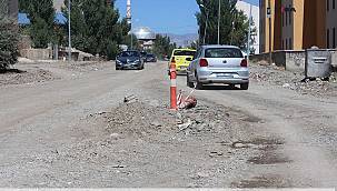 Halk bitmeyen yol çalışmasına tepki gösterdi