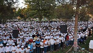 Li Êlihê ji 2 hezarî zêdetir zarok bi cemaetî nimêj kirin 