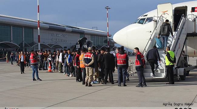 136 Afgan uyruklu göçmen Ağrı'dan ülkelerine gönderildi