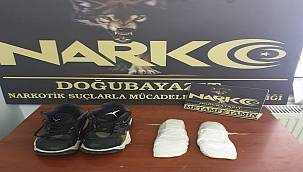 Ağrı’da ayakkabı içerisine gizlenmiş uyuşturucu madde ele geçirildi
