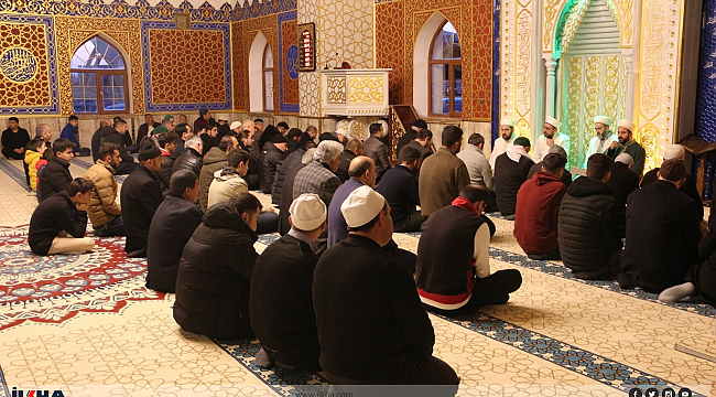 Ağrı İl Müftüsü Büyük, sabah namazını vatandaşlarla birlikte eda etti