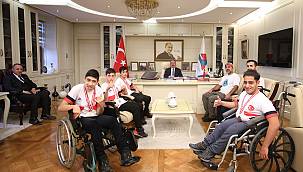 AİÇÜ Rektörü Prof. Dr. KARABULUT Madalya Kazanan Sporcuları tebrik etti