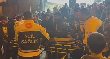 Açılışı bekleyen büyük kalabalık, işyerinde izdihama neden oldu