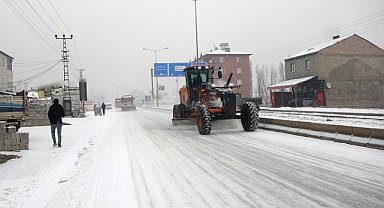 Ağrı beyaza büründü