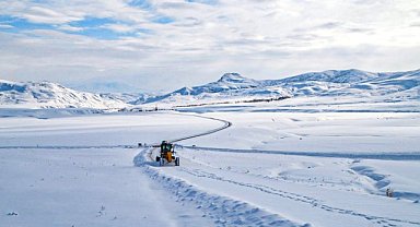 Ağrı'da 114 köy yolu ulaşıma kağandı