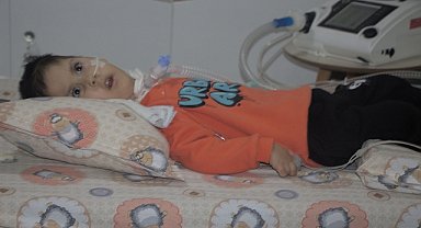 Ali bebek hayırseverlerden yardım bekliyor