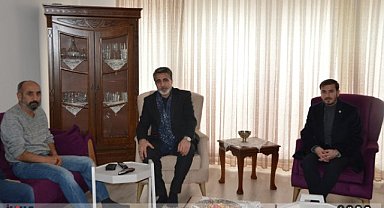 Berdevkê HUDA PARê Emîroglu, li Xarpêtê malbatên ku ji erdhejê tesîrdar bûbûn zîyaret kir 