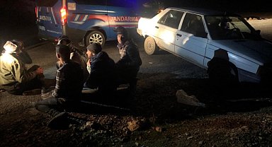 Göçmenler ve 2 organizatör yakalandı