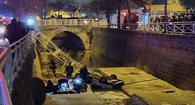 Otomobil dereye uçtu: 2 yaralı