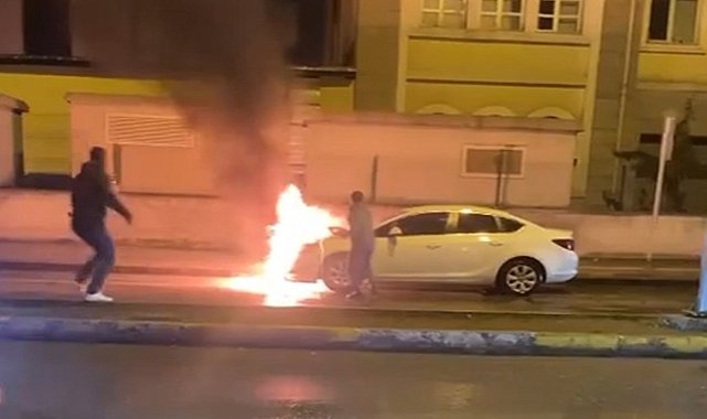 Park halindeki araç alev aldı
