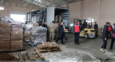 Ağrı’da tırlar afet bölgesine doğru yola çıktı 