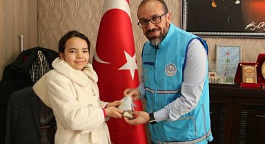 Bu defa yardımı depremzede yaptı