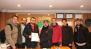 Doğum günü kutlamak için topladıkları parayı depremzedeler için bağışladılar 