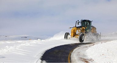 Kar yağışı ve olumsuz hava koşulları nedeni ile Ağrı'da 174 köy yolu ulaşıma kapandı