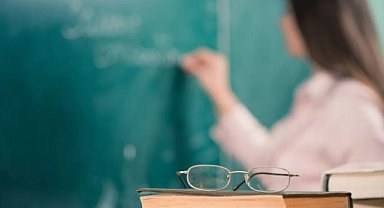 Ücretli öğretmenler kadro istiyor