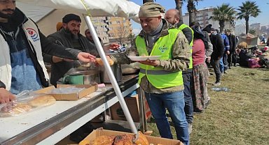 Umut Kervanı Başkanı Kurtaran: Adıyaman'da günlük 25 bin kişiye sıcak yemek ulaştırıyoruz