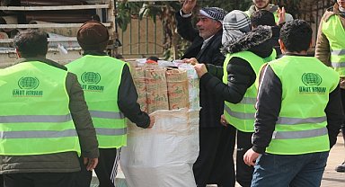 Yasin Börü'nün arkadaşları bu kez de depremzedeler için sahada