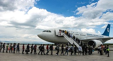 2 bin 18 düzensiz göçmen sınır dışı edildi