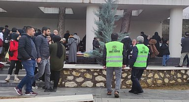 Bingöl'ün genç ilçesinde depremzedeler için kermes düzenlendi