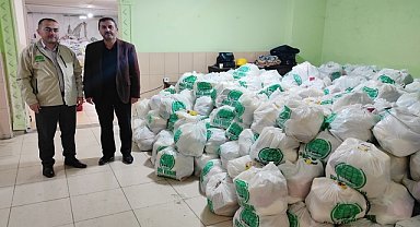 Depremzedelere 300 koli gıda yardımı