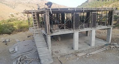 Batman'da inşaatı yarım kalan köy camisi hayırseverlerin yardımını bekliyor