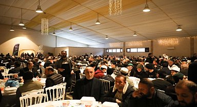 Bitlis Belediyesi'nden esnaf ve depremzedelere iftar