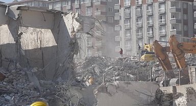 Hatay'da enkaz kaldırma çalışmaları 77 mahallede sürecek