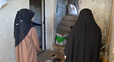 Yetimler Vakfı Siirt'te yetim ve ihtiyaç sahiplerine gıda kolisi dağıttı