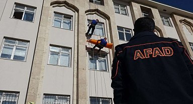 Deprem bölgesinde görevli kamu çalışanlarına tazminat