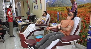 Ağrı Hür Gençlik kan bağışında bulundu 