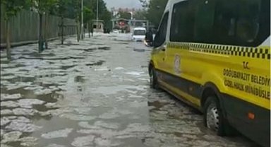 Doğubayazıt'ta sağanak yağış sele yol açtı