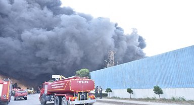 Manisa'daki fabrika yangını söndürülemiyor