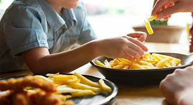 Obeziteyi çocuklarda tetikleyen unsurlar nelerdir, nelere dikkat edilmelidir?