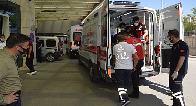 Şarampole yuvarlanan araçtaki 3 kişi yaralanadı