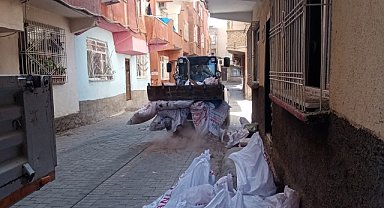 Bağlar'da ibadethaneler temizleniyor, hafriyatlar kaldırılıyor