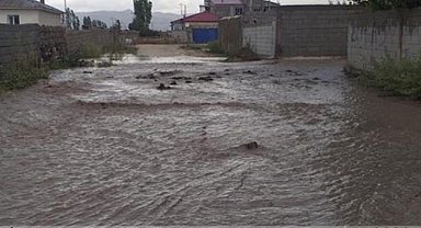 Doğubayazıt'tan sonra Diyadin ilçesinde de sel meydana geldi