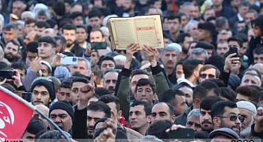 Yapılan saldırılara tepki için gerçekleştirilen Kur'an'a Saygı Mitingi başladı