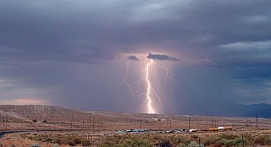 200 dönüm mera yıldırım düşmesi sonucu zarar gördü