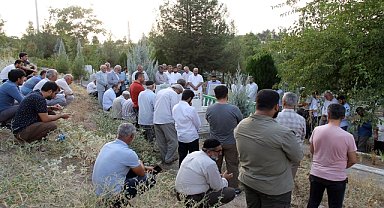 ​Fesih Güler Hoca mezarı başında yad edildi
