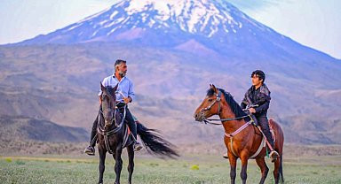 Yazın ortasında Ağrı Dağı'nda dondurucu soğuklar