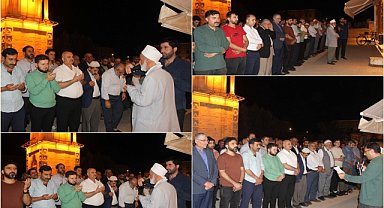 Şehitler için gıyabi cenaze namazı kılındı