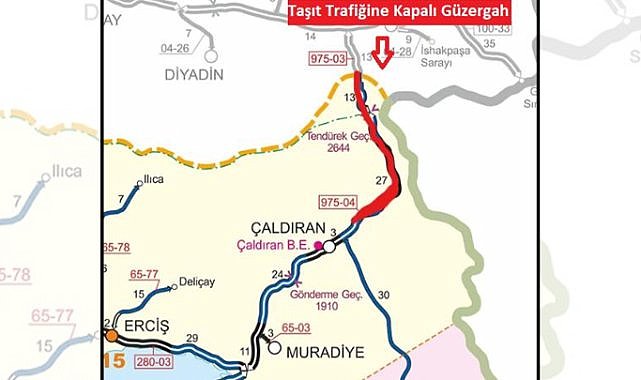 Kar ve fırtına yolu trafiğe kapattı