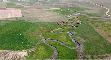 Ağrı merkezdeki menderesin harika manzarası var