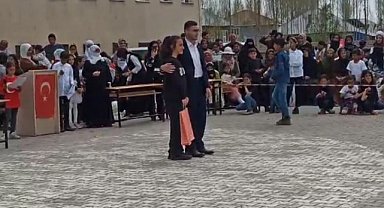 Sınavda derece yapan öğrencilere hediyeleri verildi