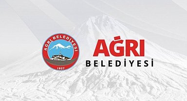 Ağrı Belediyesi'nde sapla saman birbirine karıştı