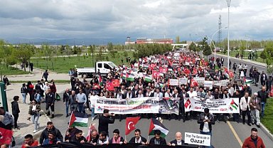 Ağrı'da yüzlerce kişi Gazze için yürüdü